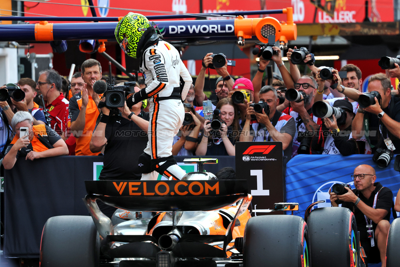 GP MONACO, Lando Norris (GBR) McLaren MCL39 celebrates his pole position in qualifying parc ferme.

24.05.2025. Formula 1 World Championship, Rd 8, Monaco Grand Prix, Monte Carlo, Monaco, Qualifiche Day.

- www.xpbimages.com, EMail: requests@xpbimages.com © Copyright: Charniaux / XPB Images