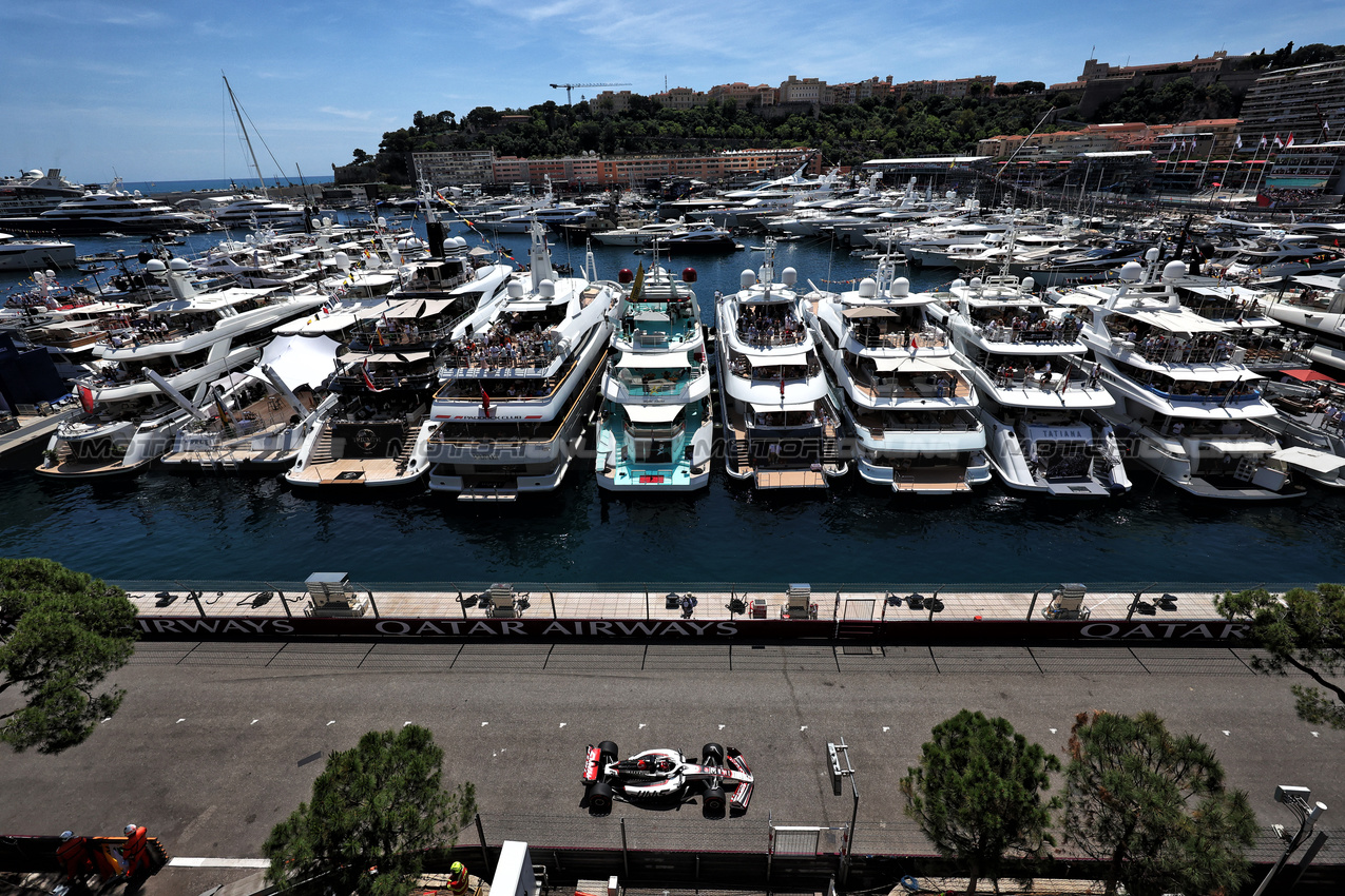 GP MONACO, Esteban Ocon (FRA) Haas VF-25.

24.05.2025. Formula 1 World Championship, Rd 8, Monaco Grand Prix, Monte Carlo, Monaco, Qualifiche Day.

- www.xpbimages.com, EMail: requests@xpbimages.com © Copyright: Moy / XPB Images