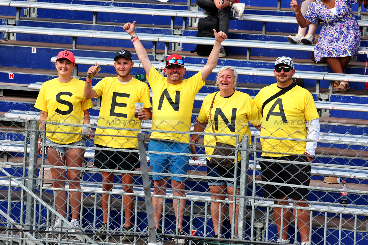 GP MONACO, Circuit Atmosfera - Ayrton Senna fans in the grandstand.

23.05.2025. Formula 1 World Championship, Rd 8, Monaco Grand Prix, Monte Carlo, Monaco, Practice Day.

- www.xpbimages.com, EMail: requests@xpbimages.com © Copyright: Moy / XPB Images