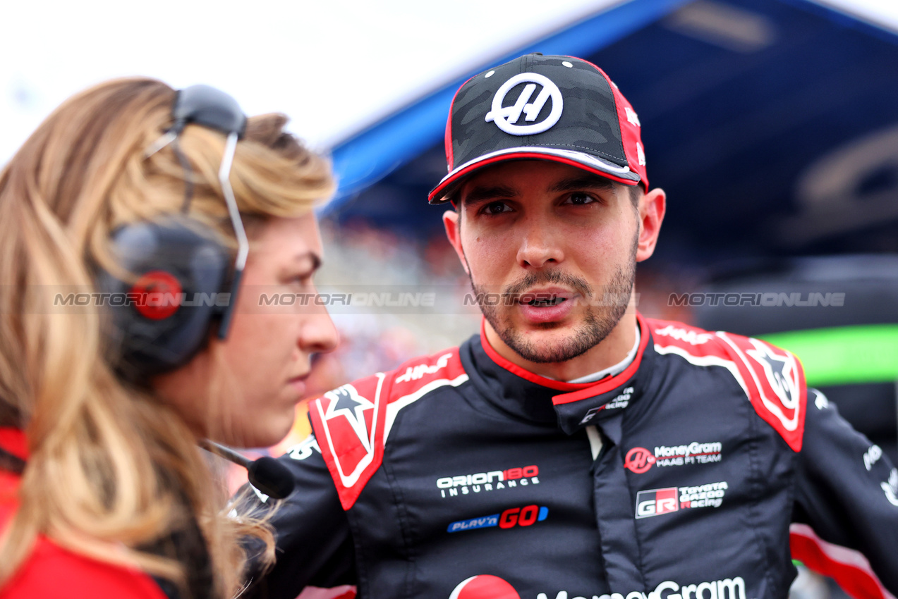 GP OLANDA, Esteban Ocon (FRA) Haas F1 Team on the grid.

31.08.2025. Formula 1 World Championship, Rd 15, Dutch Grand Prix, Zandvoort, Netherlands, Gara Day.

- www.xpbimages.com, EMail: requests@xpbimages.com © Copyright: Charniaux / XPB Images