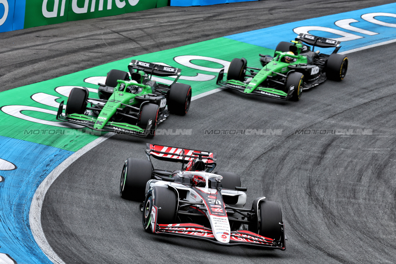 GP OLANDA, Esteban Ocon (FRA) Haas VF-25.

31.08.2025. Formula 1 World Championship, Rd 15, Dutch Grand Prix, Zandvoort, Netherlands, Gara Day.

 - www.xpbimages.com, EMail: requests@xpbimages.com © Copyright: Miltenburg / XPB Images