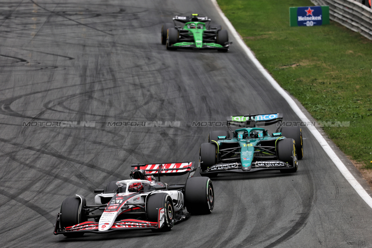 GP OLANDA, Esteban Ocon (FRA) Haas VF-25.

31.08.2025. Formula 1 World Championship, Rd 15, Dutch Grand Prix, Zandvoort, Netherlands, Gara Day.

- www.xpbimages.com, EMail: requests@xpbimages.com © Copyright: Batchelor / XPB Images