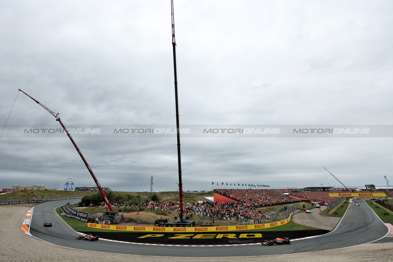 GP OLANDA, Max Verstappen (NLD) Red Bull Racing RB21.

31.08.2025. Formula 1 World Championship, Rd 15, Dutch Grand Prix, Zandvoort, Netherlands, Gara Day.

- www.xpbimages.com, EMail: requests@xpbimages.com © Copyright: Bearne / XPB Images