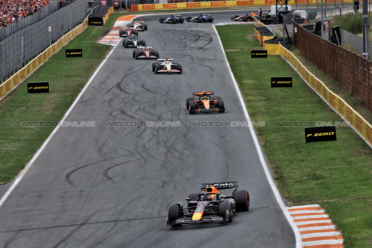 GP OLANDA, Max Verstappen (NLD) Red Bull Racing RB21.

31.08.2025. Formula 1 World Championship, Rd 15, Dutch Grand Prix, Zandvoort, Netherlands, Gara Day.

- www.xpbimages.com, EMail: requests@xpbimages.com © Copyright: Bearne / XPB Images