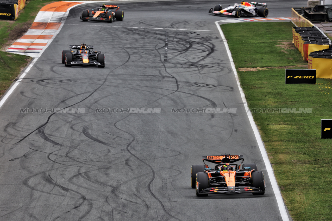GP OLANDA, Oscar Piastri (AUS) McLaren MCL39.

31.08.2025. Formula 1 World Championship, Rd 15, Dutch Grand Prix, Zandvoort, Netherlands, Gara Day.

- www.xpbimages.com, EMail: requests@xpbimages.com © Copyright: Bearne / XPB Images