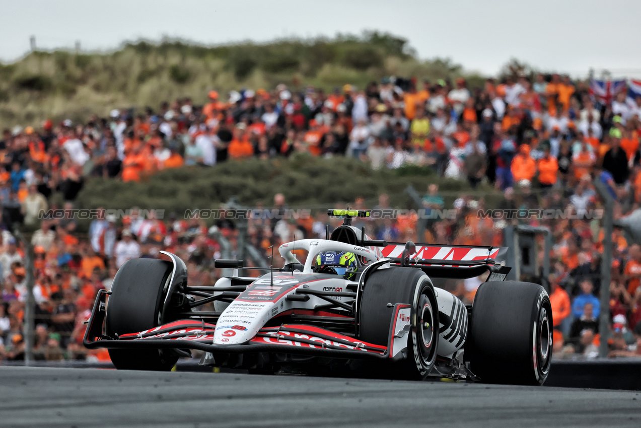 GP OLANDA, Oliver Bearman (GBR) Haas VF-25.

31.08.2025. Formula 1 World Championship, Rd 15, Dutch Grand Prix, Zandvoort, Netherlands, Gara Day.

- www.xpbimages.com, EMail: requests@xpbimages.com © Copyright: Moy / XPB Images