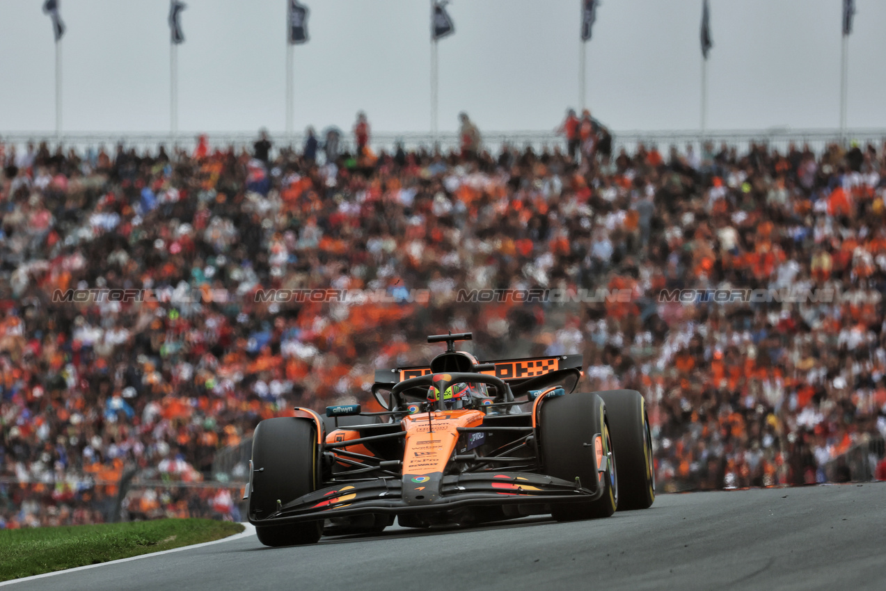 GP OLANDA, Oscar Piastri (AUS) McLaren MCL39.

31.08.2025. Formula 1 World Championship, Rd 15, Dutch Grand Prix, Zandvoort, Netherlands, Gara Day.

- www.xpbimages.com, EMail: requests@xpbimages.com © Copyright: Moy / XPB Images