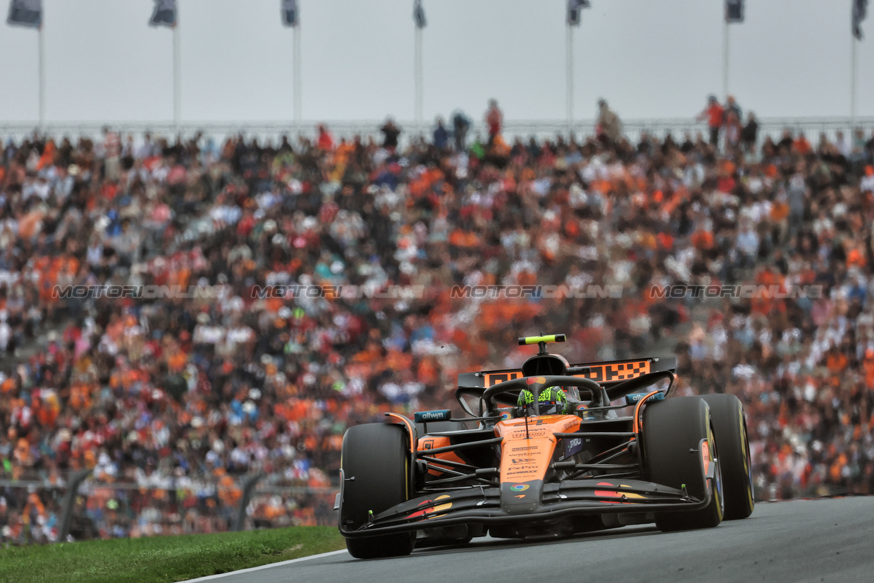 GP OLANDA, Lando Norris (GBR) McLaren MCL39.

31.08.2025. Formula 1 World Championship, Rd 15, Dutch Grand Prix, Zandvoort, Netherlands, Gara Day.

- www.xpbimages.com, EMail: requests@xpbimages.com © Copyright: Moy / XPB Images