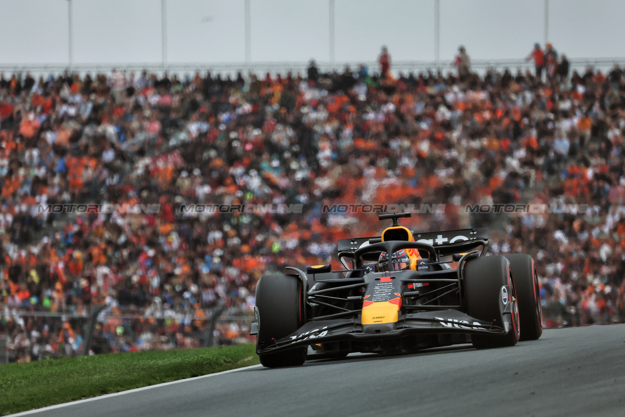 GP OLANDA, Max Verstappen (NLD) Red Bull Racing RB21.

31.08.2025. Formula 1 World Championship, Rd 15, Dutch Grand Prix, Zandvoort, Netherlands, Gara Day.

- www.xpbimages.com, EMail: requests@xpbimages.com © Copyright: Moy / XPB Images