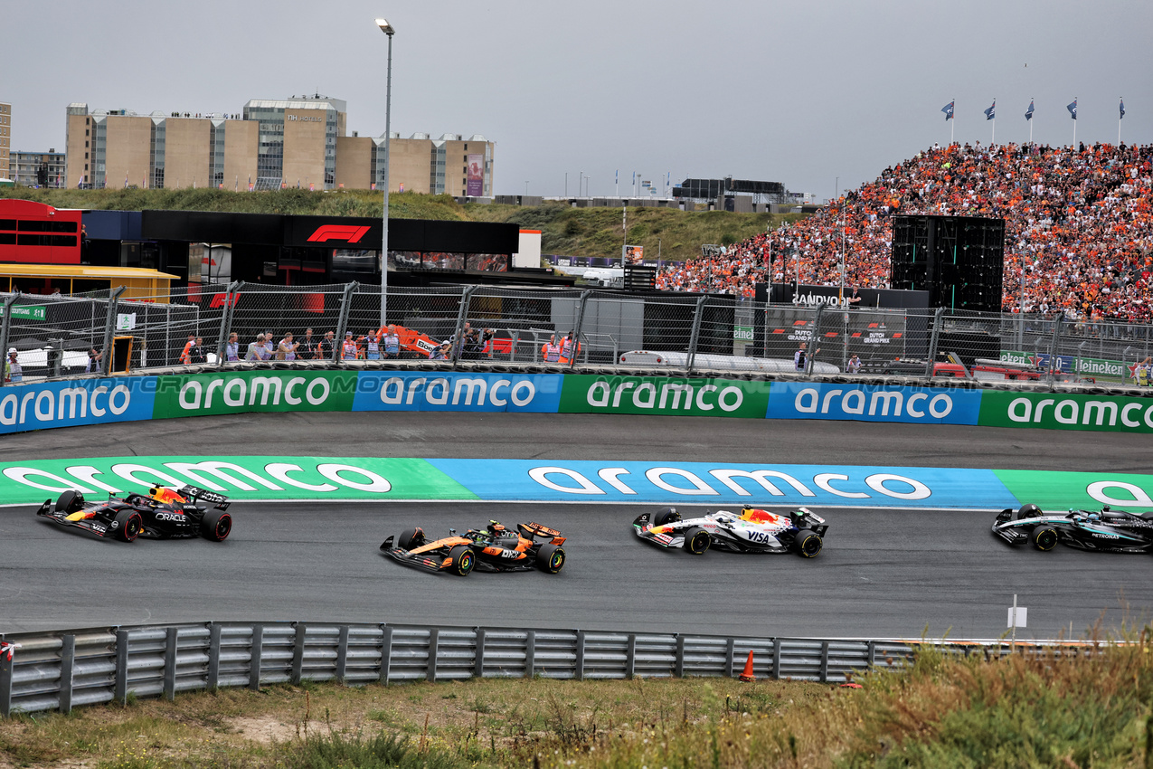 GP OLANDA, Max Verstappen (NLD) Red Bull Racing RB21 at the partenza of the race.

31.08.2025. Formula 1 World Championship, Rd 15, Dutch Grand Prix, Zandvoort, Netherlands, Gara Day.

- www.xpbimages.com, EMail: requests@xpbimages.com © Copyright: Moy / XPB Images