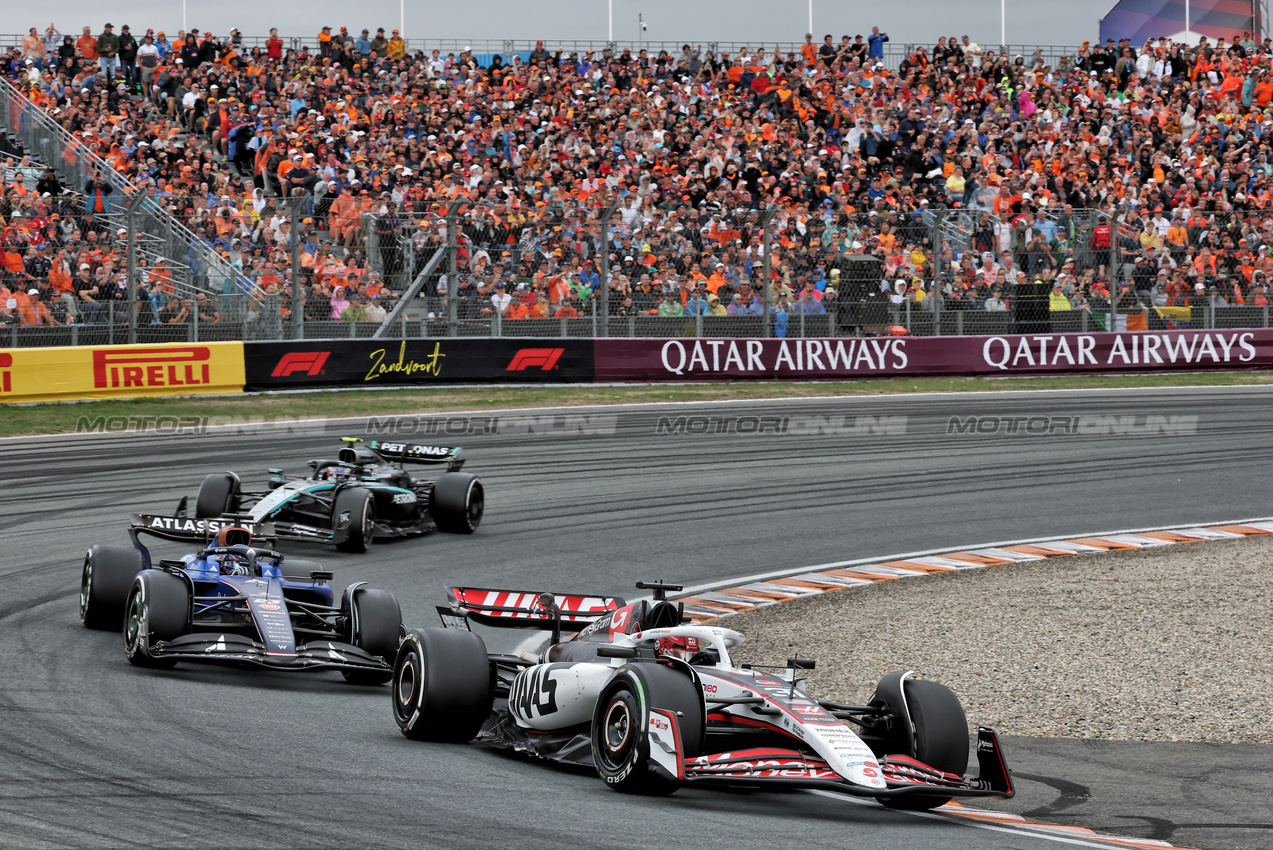 GP OLANDA, Esteban Ocon (FRA) Haas VF-25.

31.08.2025. Formula 1 World Championship, Rd 15, Dutch Grand Prix, Zandvoort, Netherlands, Gara Day.

- www.xpbimages.com, EMail: requests@xpbimages.com © Copyright: Charniaux / XPB Images