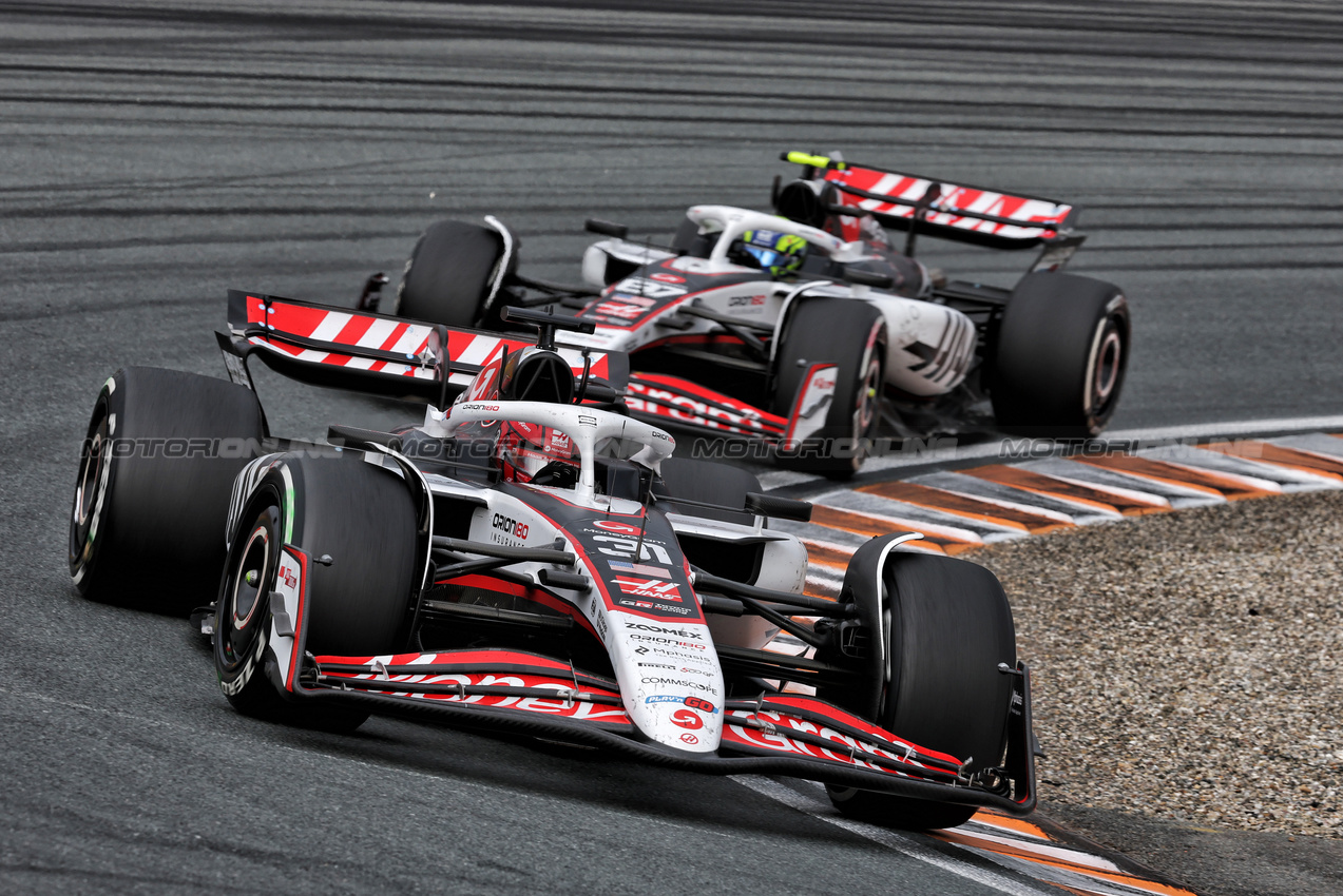 GP OLANDA, Esteban Ocon (FRA) Haas VF-25.

31.08.2025. Formula 1 World Championship, Rd 15, Dutch Grand Prix, Zandvoort, Netherlands, Gara Day.

- www.xpbimages.com, EMail: requests@xpbimages.com © Copyright: Charniaux / XPB Images
