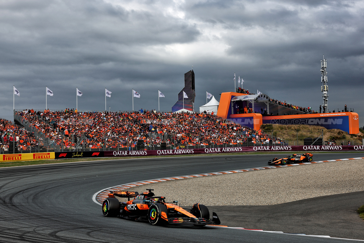 GP OLANDA, Oscar Piastri (AUS) McLaren MCL39.

31.08.2025. Formula 1 World Championship, Rd 15, Dutch Grand Prix, Zandvoort, Netherlands, Gara Day.

- www.xpbimages.com, EMail: requests@xpbimages.com © Copyright: Charniaux / XPB Images