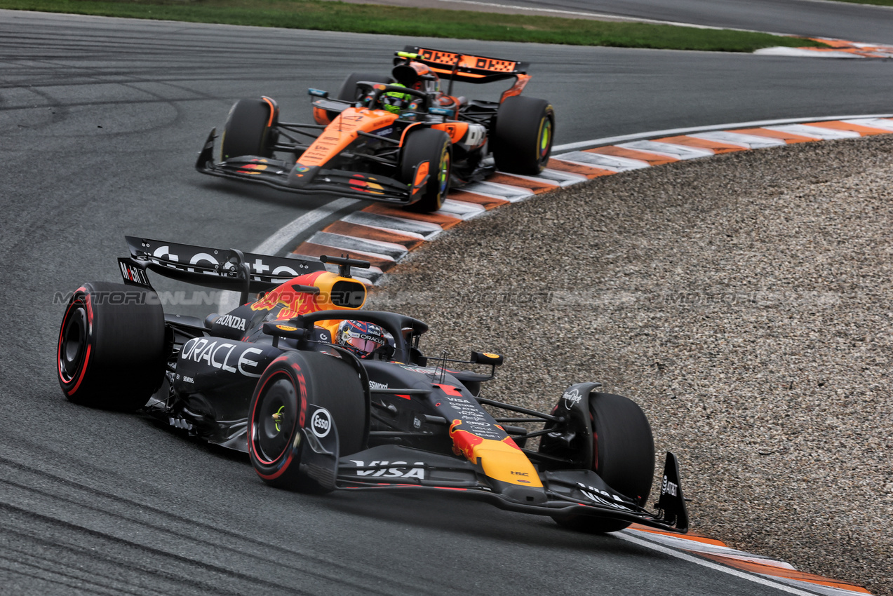 GP OLANDA, Max Verstappen (NLD) Red Bull Racing RB21.

31.08.2025. Formula 1 World Championship, Rd 15, Dutch Grand Prix, Zandvoort, Netherlands, Gara Day.

- www.xpbimages.com, EMail: requests@xpbimages.com © Copyright: Charniaux / XPB Images
