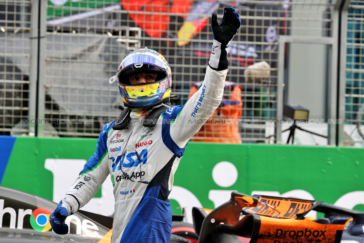 GP OLANDA, Isack Hadjar (FRA) Racing Bulls celebrates his third position in parc ferme.

31.08.2025. Formula 1 World Championship, Rd 15, Dutch Grand Prix, Zandvoort, Netherlands, Gara Day.

- www.xpbimages.com, EMail: requests@xpbimages.com © Copyright: Moy / XPB Images