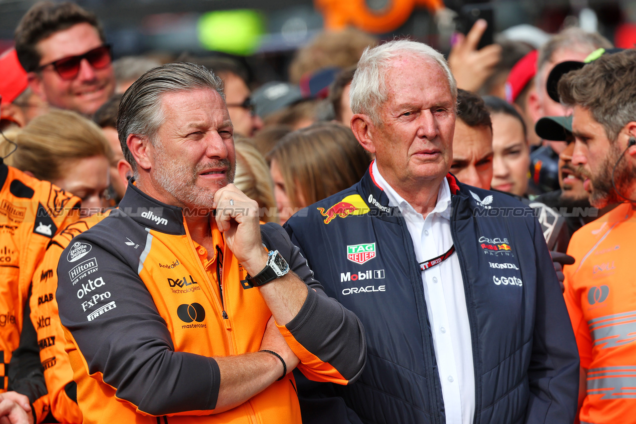 GP OLANDA, (L to R): Zak Brown (USA) McLaren Executive Director e Dr Helmut Marko (AUT) Red Bull Motorsport Consultant in parc ferme.

31.08.2025. Formula 1 World Championship, Rd 15, Dutch Grand Prix, Zandvoort, Netherlands, Gara Day.

- www.xpbimages.com, EMail: requests@xpbimages.com © Copyright: Batchelor / XPB Images