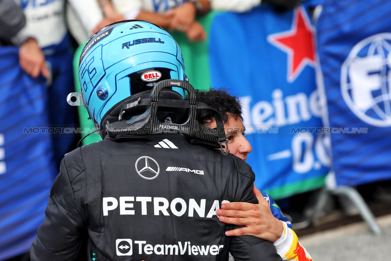 GP OLANDA, Isack Hadjar (FRA) Racing Bulls celebrates his third position in parc ferme with George Russell (GBR) Mercedes AMG F1.

31.08.2025. Formula 1 World Championship, Rd 15, Dutch Grand Prix, Zandvoort, Netherlands, Gara Day.

- www.xpbimages.com, EMail: requests@xpbimages.com © Copyright: Bearne / XPB Images