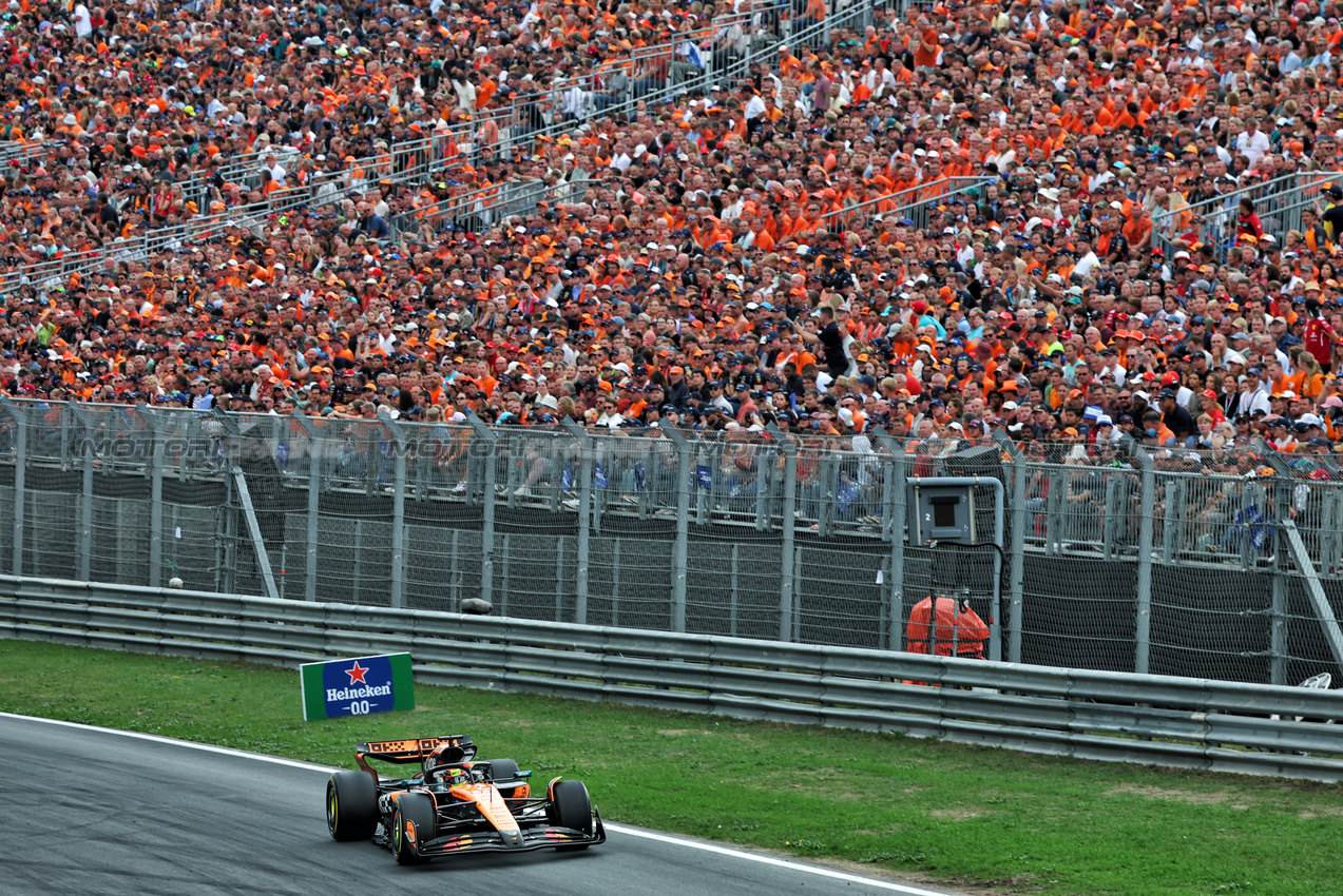 GP OLANDA, Oscar Piastri (AUS) McLaren MCL39.

31.08.2025. Formula 1 World Championship, Rd 15, Dutch Grand Prix, Zandvoort, Netherlands, Gara Day.

- www.xpbimages.com, EMail: requests@xpbimages.com © Copyright: Batchelor / XPB Images
