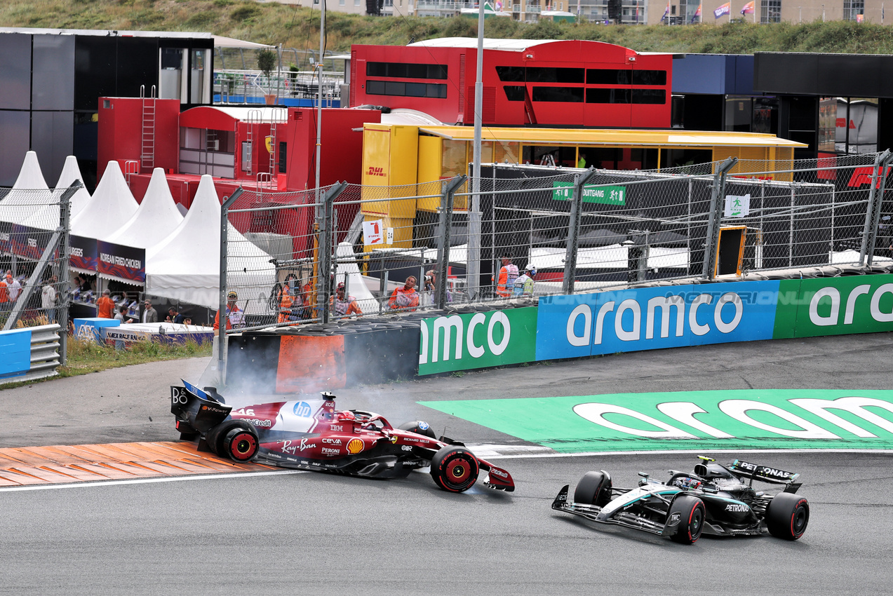 GP OLANDA, Charles Leclerc (MON) Ferrari SF-25 crashed out of the race after colliding with Andrea Kimi Antonelli (ITA) Mercedes AMG F1 W16.

31.08.2025. Formula 1 World Championship, Rd 15, Dutch Grand Prix, Zandvoort, Netherlands, Gara Day.

- www.xpbimages.com, EMail: requests@xpbimages.com © Copyright: Moy / XPB Images