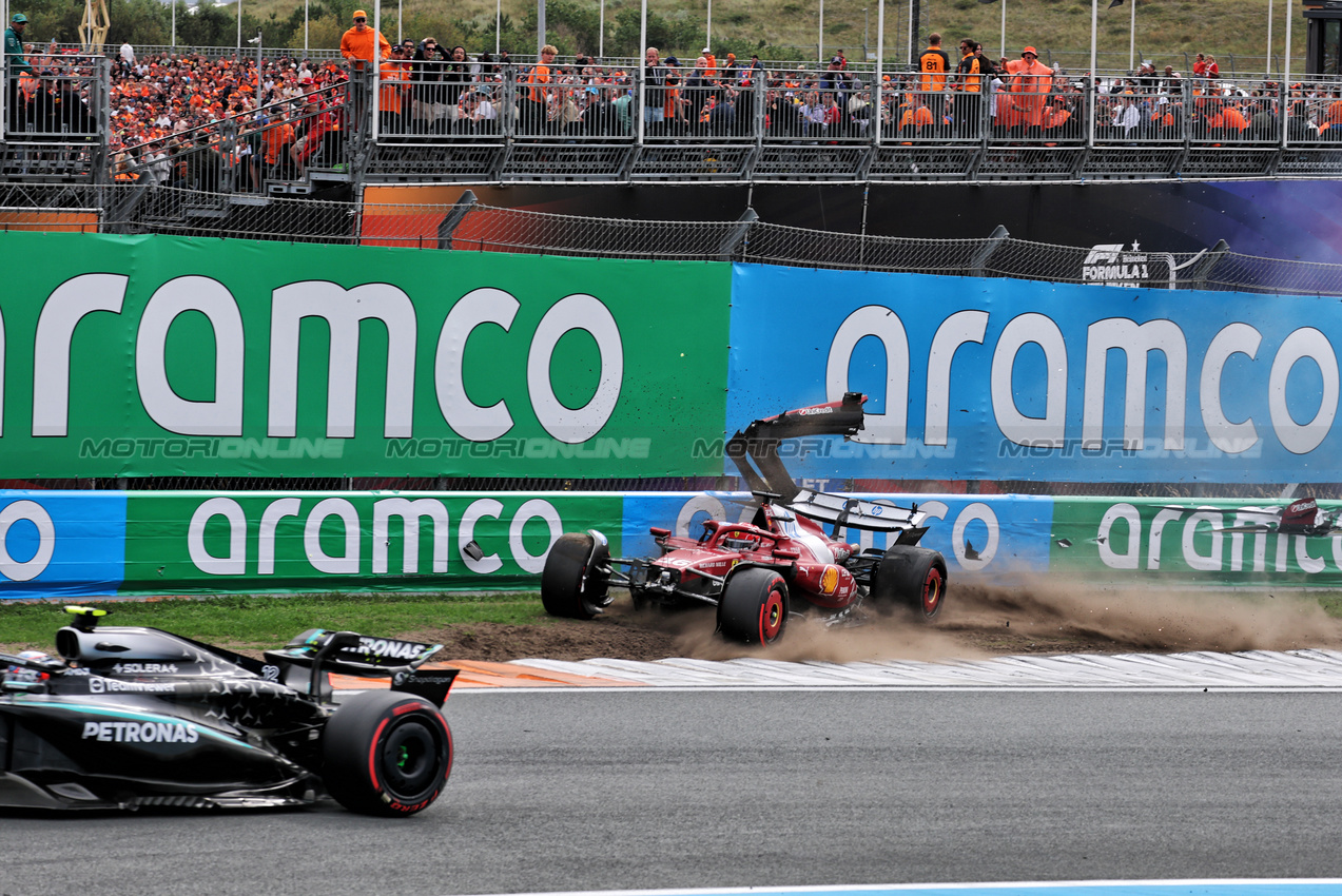 GP OLANDA, Charles Leclerc (MON) Ferrari SF-25 crashed out of the race after colliding with Andrea Kimi Antonelli (ITA) Mercedes AMG F1 W16.

31.08.2025. Formula 1 World Championship, Rd 15, Dutch Grand Prix, Zandvoort, Netherlands, Gara Day.

- www.xpbimages.com, EMail: requests@xpbimages.com © Copyright: Moy / XPB Images