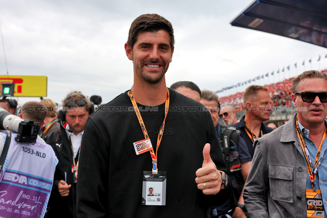 GP OLANDA, Thibaut Courtois (BEL) Real Madrid Goalkeeper on the grid.

31.08.2025. Formula 1 World Championship, Rd 15, Dutch Grand Prix, Zandvoort, Netherlands, Gara Day.

- www.xpbimages.com, EMail: requests@xpbimages.com © Copyright: Moy / XPB Images
