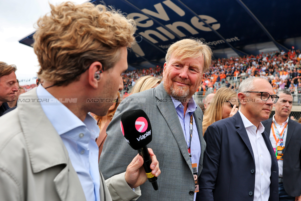 GP OLANDA, Willem-Alexander (NLD), King of the Netherlands, on the grid.

31.08.2025. Formula 1 World Championship, Rd 15, Dutch Grand Prix, Zandvoort, Netherlands, Gara Day.

- www.xpbimages.com, EMail: requests@xpbimages.com © Copyright: Moy / XPB Images