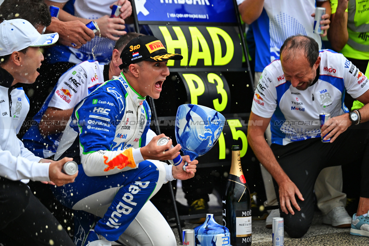 GP OLANDA, Isack Hadjar (FRA) Racing Bulls celebrates his third position with the team.

31.08.2025. Formula 1 World Championship, Rd 15, Dutch Grand Prix, Zandvoort, Netherlands, Gara Day.

- www.xpbimages.com, EMail: requests@xpbimages.com © Copyright: Price / XPB Images