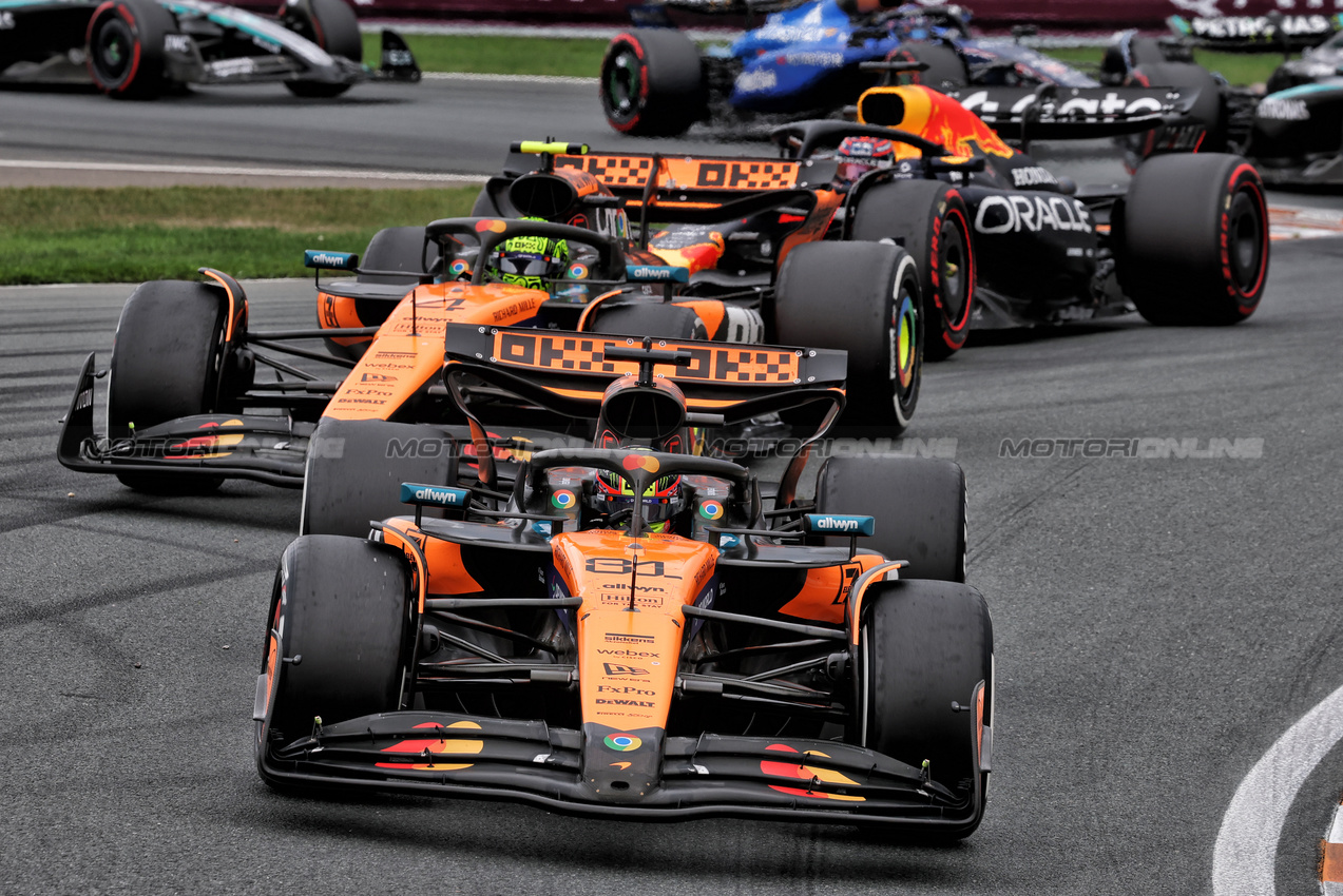GP OLANDA, Oscar Piastri (AUS) McLaren MCL39.

31.08.2025. Formula 1 World Championship, Rd 15, Dutch Grand Prix, Zandvoort, Netherlands, Gara Day.

- www.xpbimages.com, EMail: requests@xpbimages.com © Copyright: Charniaux / XPB Images