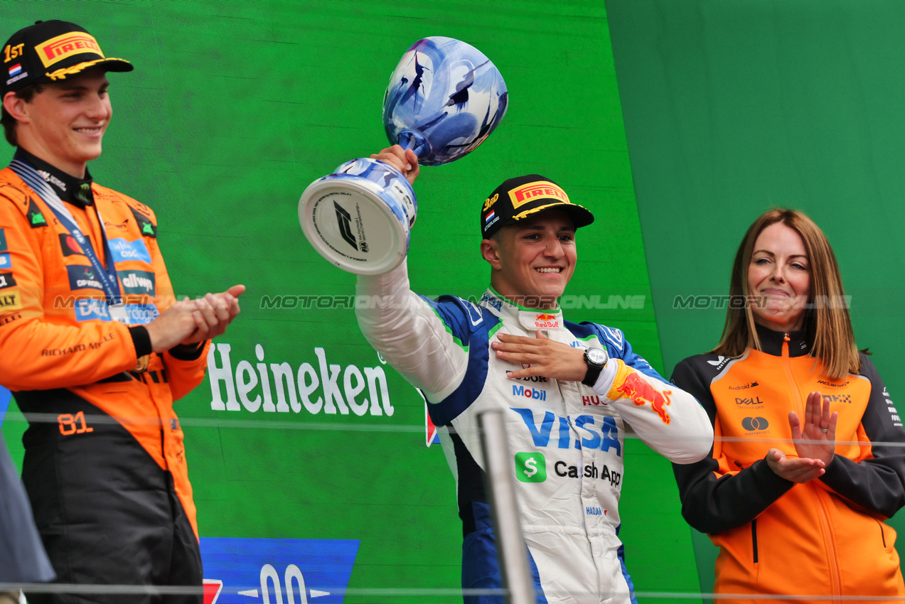 GP OLANDA, Isack Hadjar (FRA) Racing Bulls celebrates his third position on the podium.

31.08.2025. Formula 1 World Championship, Rd 15, Dutch Grand Prix, Zandvoort, Netherlands, Gara Day.

- www.xpbimages.com, EMail: requests@xpbimages.com © Copyright: Charniaux / XPB Images