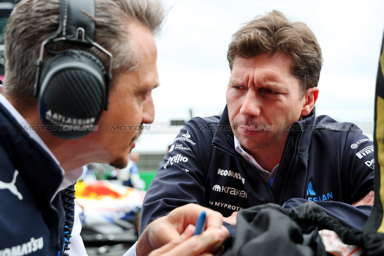 GP OLANDA, James Vowles (GBR) Atlassian Williams Racing Team Principal with Gaetan Jego (FRA) Atlassian Williams Racing Gara Engineer on the grid.

31.08.2025. Formula 1 World Championship, Rd 15, Dutch Grand Prix, Zandvoort, Netherlands, Gara Day.

- www.xpbimages.com, EMail: requests@xpbimages.com © Copyright: Batchelor / XPB Images