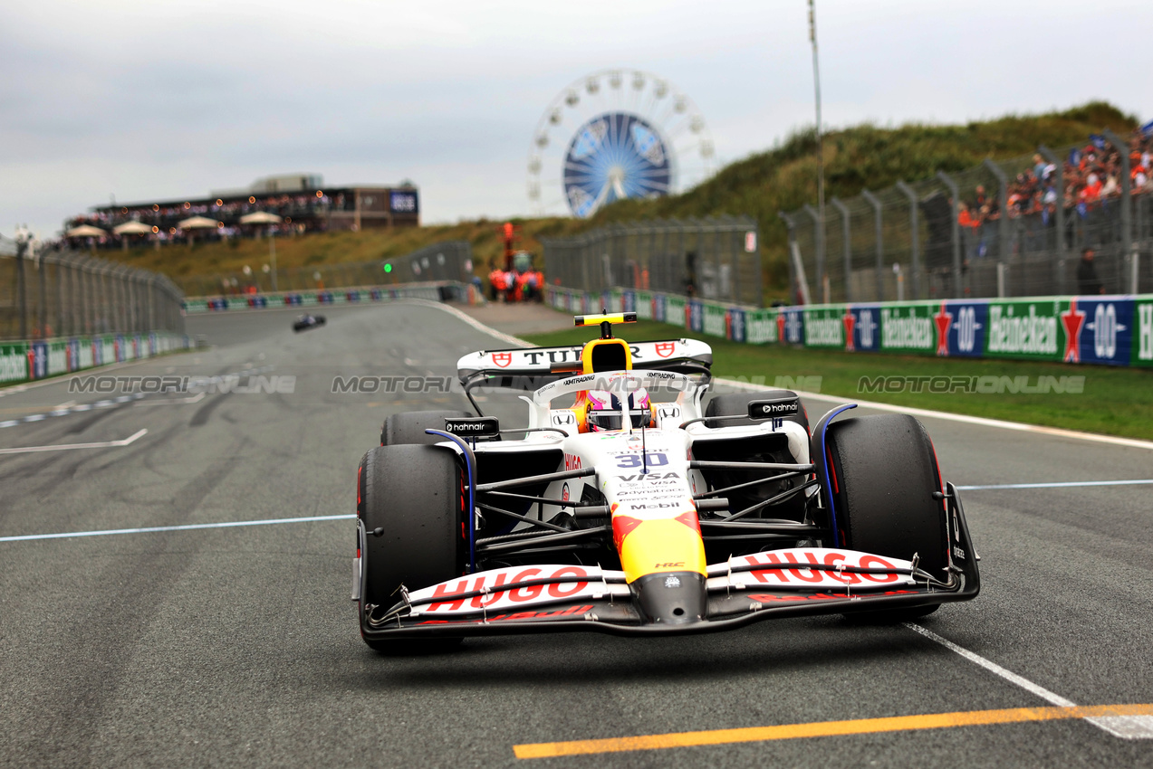 GP OLANDA, Liam Lawson (NZL) Racing Bulls VCARB 02 on the grid.

31.08.2025. Formula 1 World Championship, Rd 15, Dutch Grand Prix, Zandvoort, Netherlands, Gara Day.

- www.xpbimages.com, EMail: requests@xpbimages.com © Copyright: Bearne / XPB Images