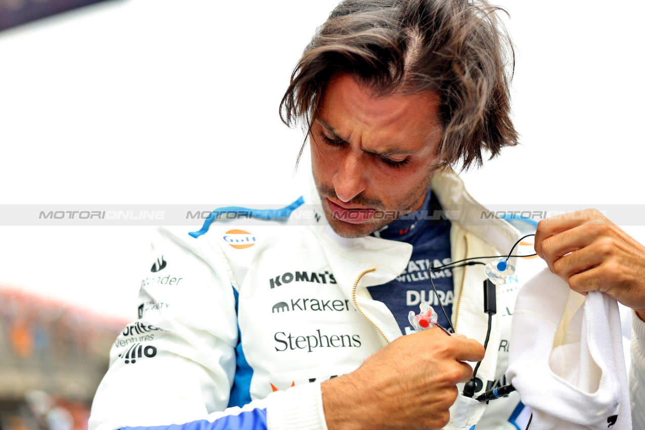 GP OLANDA, Carlos Sainz (ESP) Atlassian Williams Racing on the grid.

31.08.2025. Formula 1 World Championship, Rd 15, Dutch Grand Prix, Zandvoort, Netherlands, Gara Day.

- www.xpbimages.com, EMail: requests@xpbimages.com © Copyright: Bearne / XPB Images