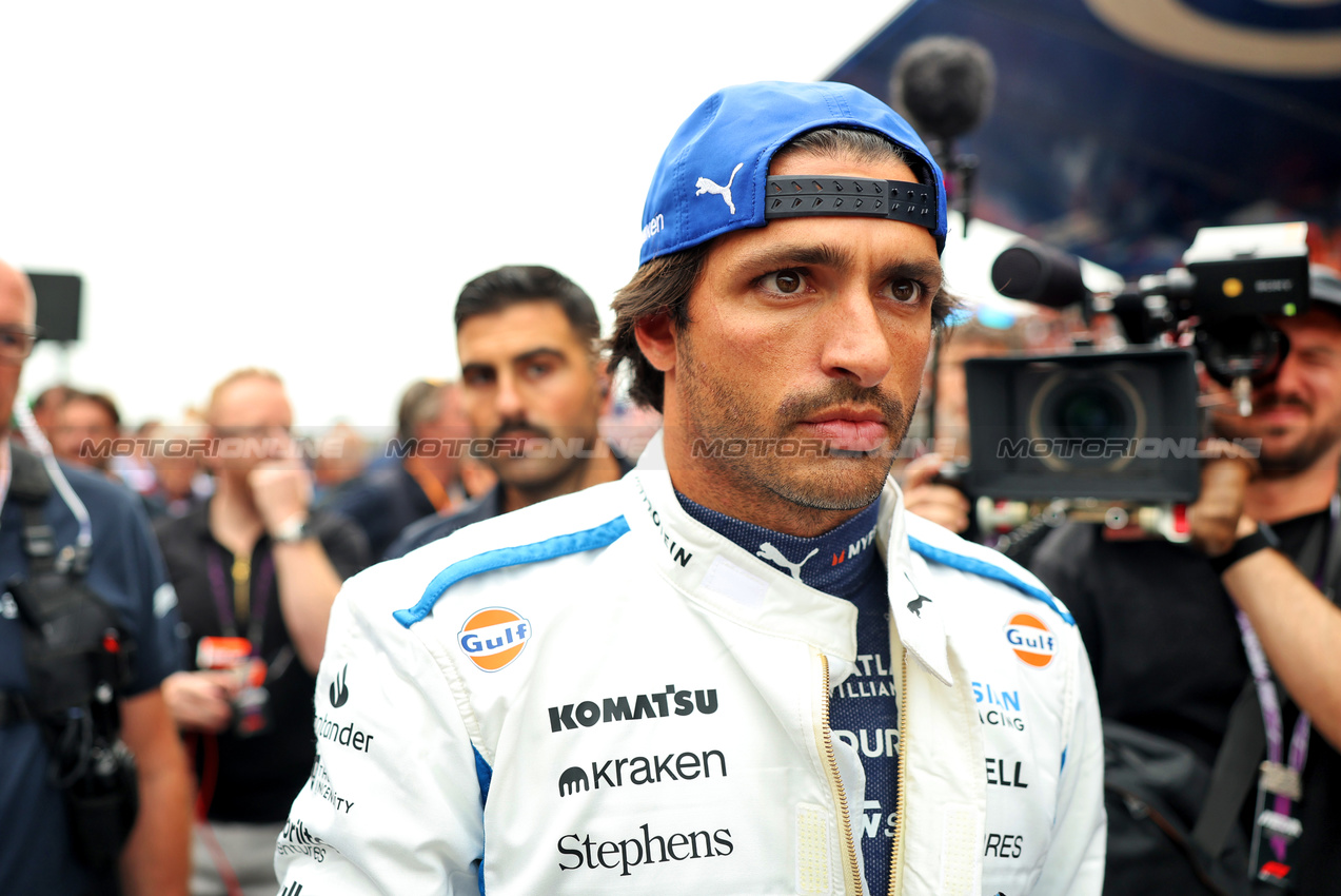 GP OLANDA, Carlos Sainz (ESP) Atlassian Williams Racing on the grid.

31.08.2025. Formula 1 World Championship, Rd 15, Dutch Grand Prix, Zandvoort, Netherlands, Gara Day.

- www.xpbimages.com, EMail: requests@xpbimages.com © Copyright: Bearne / XPB Images