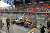 GP OLANDA, Gara winner Oscar Piastri (AUS) McLaren MCL39 celebrates in parc ferme.

31.08.2025. Formula 1 World Championship, Rd 15, Dutch Grand Prix, Zandvoort, Netherlands, Gara Day.

- www.xpbimages.com, EMail: requests@xpbimages.com © Copyright: Bearne / XPB Images