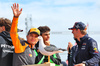 GP OLANDA, (L to R): Lando Norris (GBR) McLaren; a seagull; e Max Verstappen (NLD) Red Bull Racing, on the drivers' parade.

31.08.2025. Formula 1 World Championship, Rd 15, Dutch Grand Prix, Zandvoort, Netherlands, Gara Day.

- www.xpbimages.com, EMail: requests@xpbimages.com © Copyright: Batchelor / XPB Images