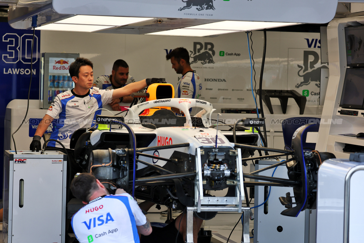 GP OLANDA, Racing Bulls VCARB 02 being prepared in the pit garage.

28.08.2025. Formula 1 World Championship, Rd 15, Dutch Grand Prix, Zandvoort, Netherlands, Preparation Day.

- www.xpbimages.com, EMail: requests@xpbimages.com © Copyright: Moy / XPB Images