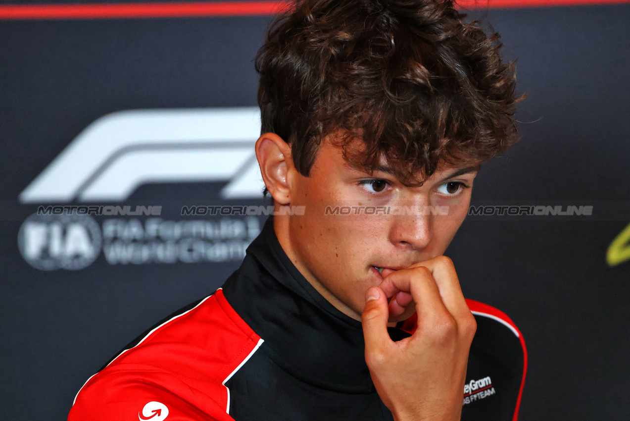 GP OLANDA, Oliver Bearman (GBR) Haas F1 Team in the FIA Press Conference.

28.08.2025. Formula 1 World Championship, Rd 15, Dutch Grand Prix, Zandvoort, Netherlands, Preparation Day.

- www.xpbimages.com, EMail: requests@xpbimages.com © Copyright: Batchelor / XPB Images