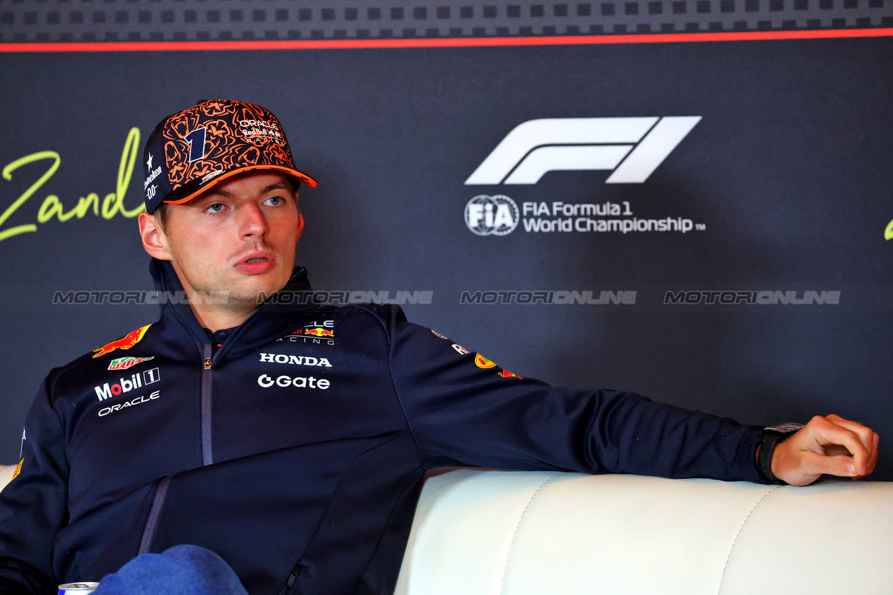 GP OLANDA, Max Verstappen (NLD) Red Bull Racing in the FIA Press Conference.

28.08.2025. Formula 1 World Championship, Rd 15, Dutch Grand Prix, Zandvoort, Netherlands, Preparation Day.

- www.xpbimages.com, EMail: requests@xpbimages.com © Copyright: Batchelor / XPB Images