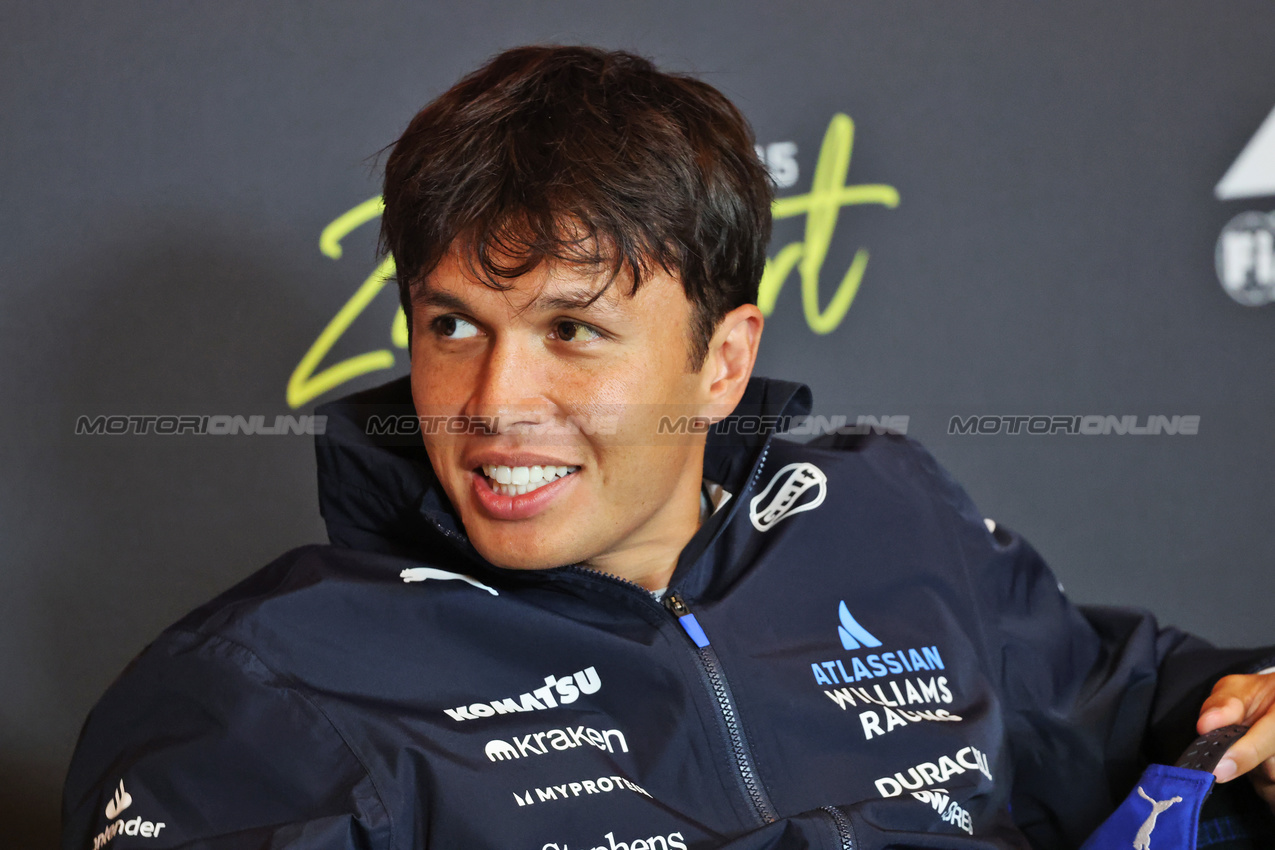 GP OLANDA, Alexander Albon (THA) Atlassian Williams Racing in the FIA Press Conference.

28.08.2025. Formula 1 World Championship, Rd 15, Dutch Grand Prix, Zandvoort, Netherlands, Preparation Day.

- www.xpbimages.com, EMail: requests@xpbimages.com © Copyright: Charniaux / XPB Images