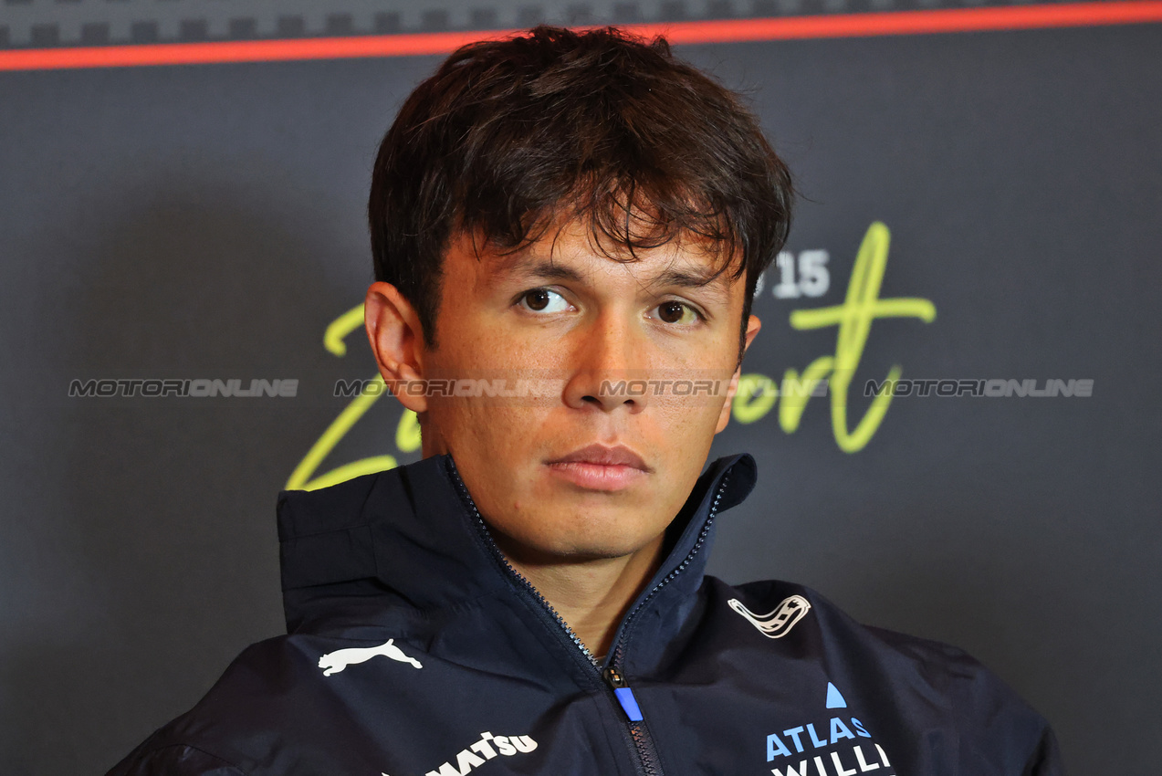 GP OLANDA, Alexander Albon (THA) Atlassian Williams Racing in the FIA Press Conference.

28.08.2025. Formula 1 World Championship, Rd 15, Dutch Grand Prix, Zandvoort, Netherlands, Preparation Day.

- www.xpbimages.com, EMail: requests@xpbimages.com © Copyright: Charniaux / XPB Images
