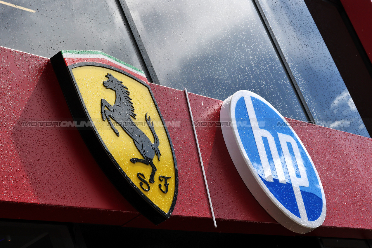 GP OLANDA, Ferrari e HP logo covered in raindrops on the motorhome in the paddock.

28.08.2025. Formula 1 World Championship, Rd 15, Dutch Grand Prix, Zandvoort, Netherlands, Preparation Day.

- www.xpbimages.com, EMail: requests@xpbimages.com © Copyright: Moy / XPB Images