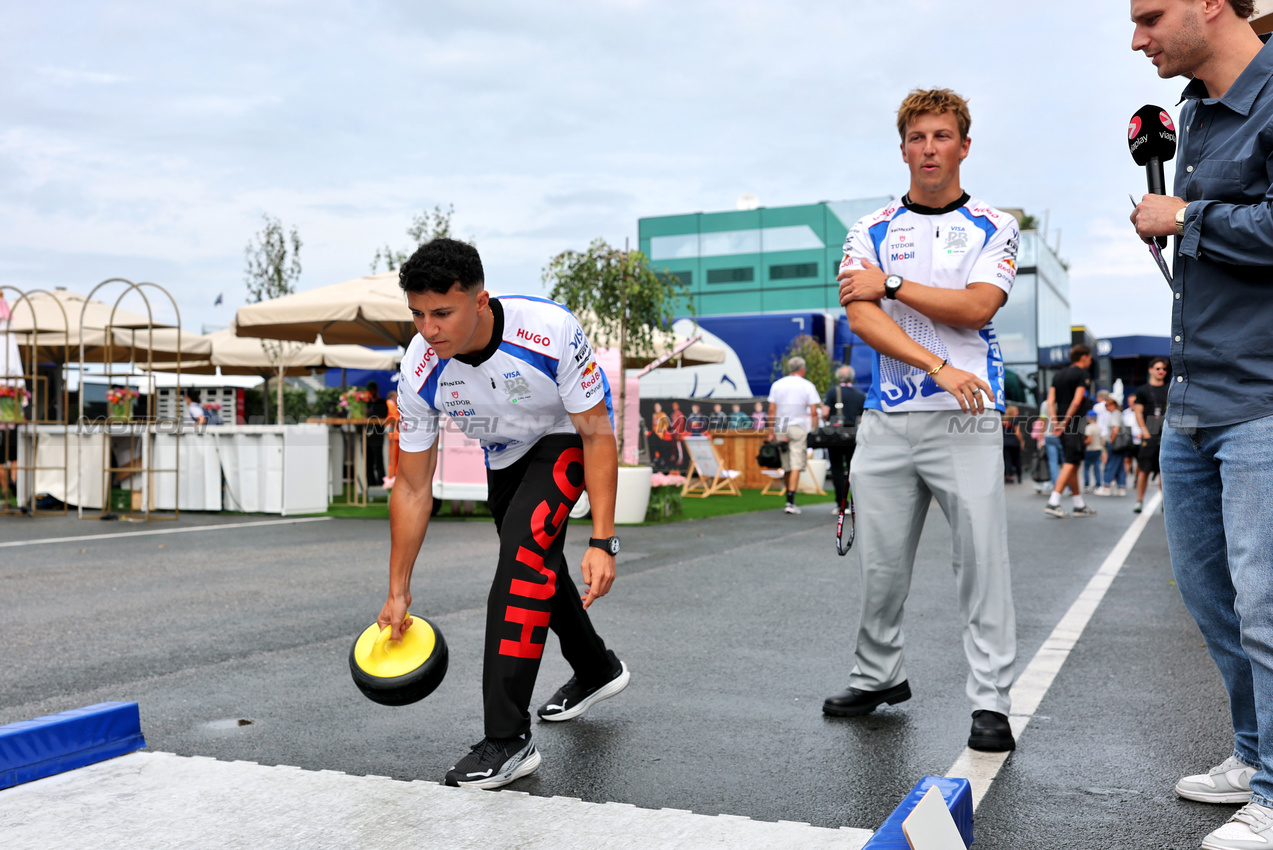 GP OLANDA, (L to R): Isack Hadjar (FRA) Racing Bulls e Liam Lawson (NZL) Racing Bulls try curling in the paddock.

28.08.2025. Formula 1 World Championship, Rd 15, Dutch Grand Prix, Zandvoort, Netherlands, Preparation Day.

- www.xpbimages.com, EMail: requests@xpbimages.com © Copyright: Moy / XPB Images