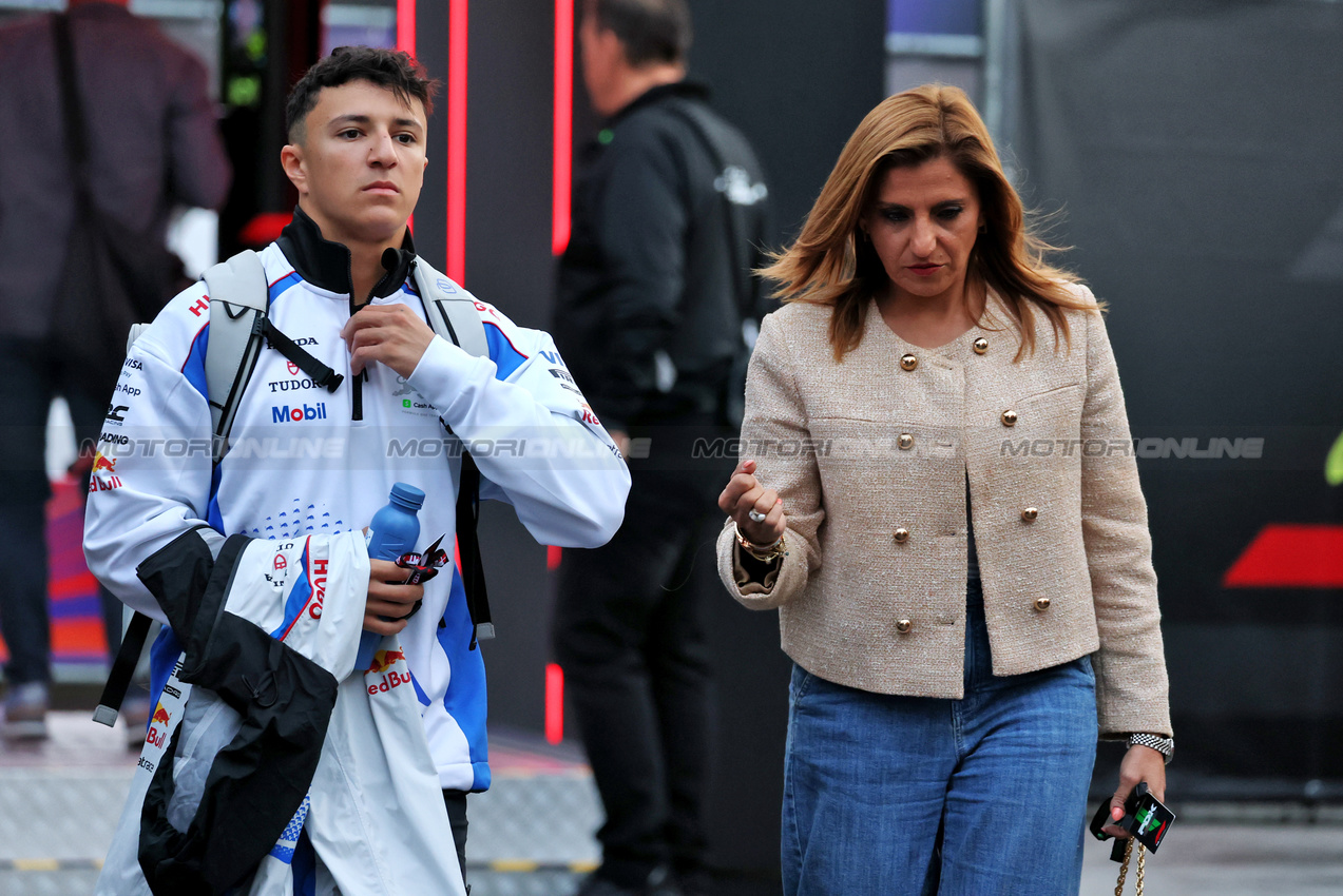 GP OLANDA, (L to R): Isack Hadjar (FRA) Racing Bulls with his mother Randa Hadjar.

30.08.2025. Formula 1 World Championship, Rd 15, Dutch Grand Prix, Zandvoort, Netherlands, Qualifiche Day.

- www.xpbimages.com, EMail: requests@xpbimages.com © Copyright: Moy / XPB Images