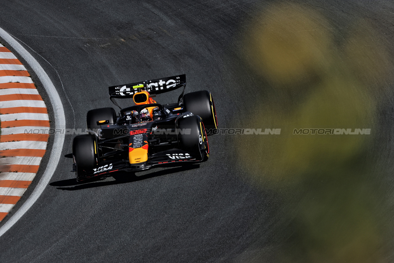 GP OLANDA, Yuki Tsunoda (JPN) Red Bull Racing RB21.

30.08.2025. Formula 1 World Championship, Rd 15, Dutch Grand Prix, Zandvoort, Netherlands, Qualifiche Day.

- www.xpbimages.com, EMail: requests@xpbimages.com © Copyright: Bearne / XPB Images