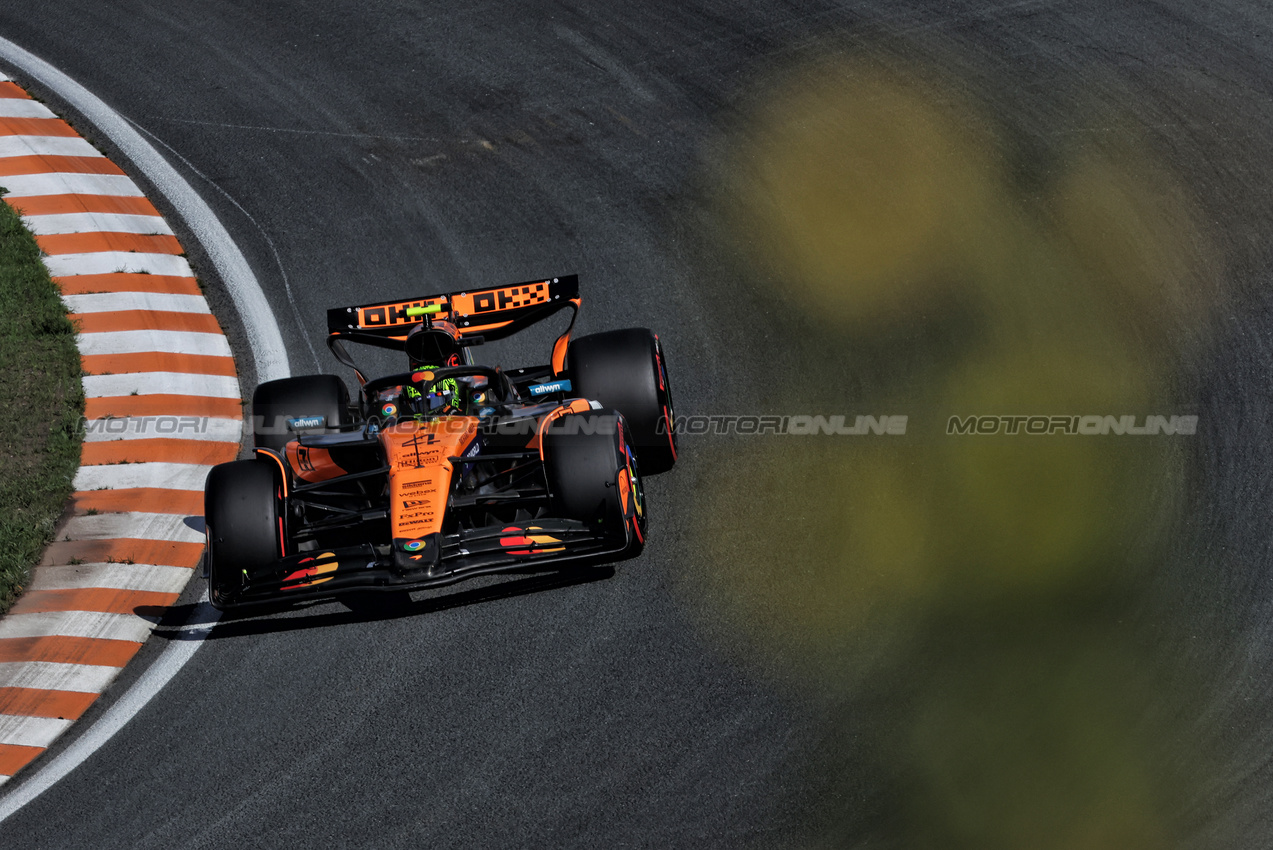 GP OLANDA, Lando Norris (GBR) McLaren MCL39.

30.08.2025. Formula 1 World Championship, Rd 15, Dutch Grand Prix, Zandvoort, Netherlands, Qualifiche Day.

- www.xpbimages.com, EMail: requests@xpbimages.com © Copyright: Bearne / XPB Images
