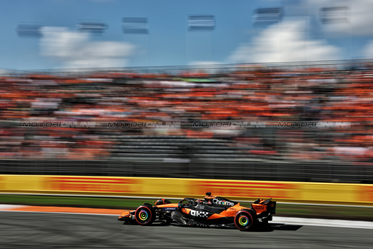 GP OLANDA, Oscar Piastri (AUS) McLaren MCL39.

30.08.2025. Formula 1 World Championship, Rd 15, Dutch Grand Prix, Zandvoort, Netherlands, Qualifiche Day.

- www.xpbimages.com, EMail: requests@xpbimages.com © Copyright: Moy / XPB Images