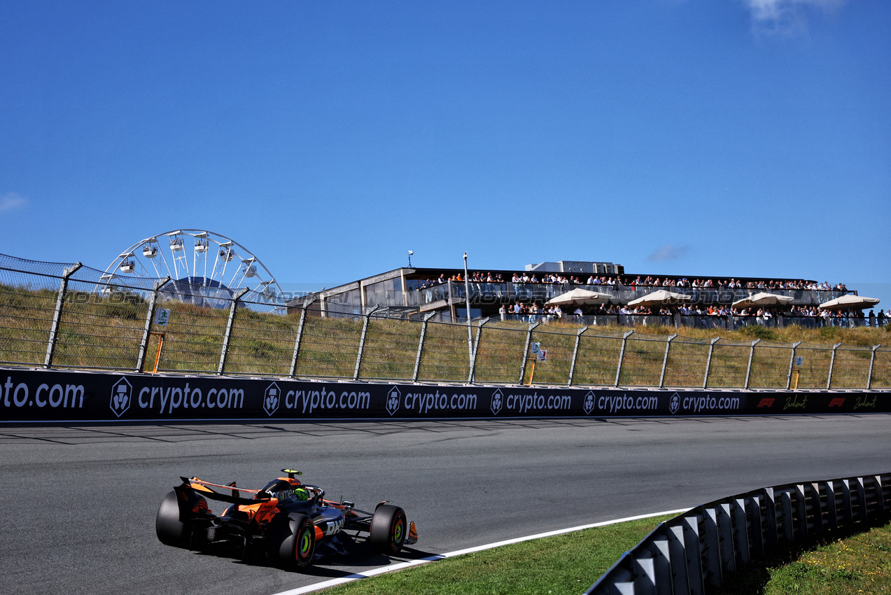 GP OLANDA, Lando Norris (GBR) McLaren MCL39.

30.08.2025. Formula 1 World Championship, Rd 15, Dutch Grand Prix, Zandvoort, Netherlands, Qualifiche Day.

- www.xpbimages.com, EMail: requests@xpbimages.com © Copyright: Charniaux / XPB Images