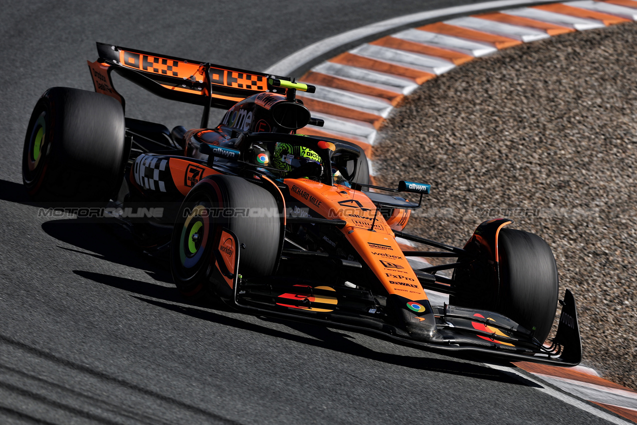 GP OLANDA, Lando Norris (GBR) McLaren MCL39.

30.08.2025. Formula 1 World Championship, Rd 15, Dutch Grand Prix, Zandvoort, Netherlands, Qualifiche Day.

- www.xpbimages.com, EMail: requests@xpbimages.com © Copyright: Charniaux / XPB Images