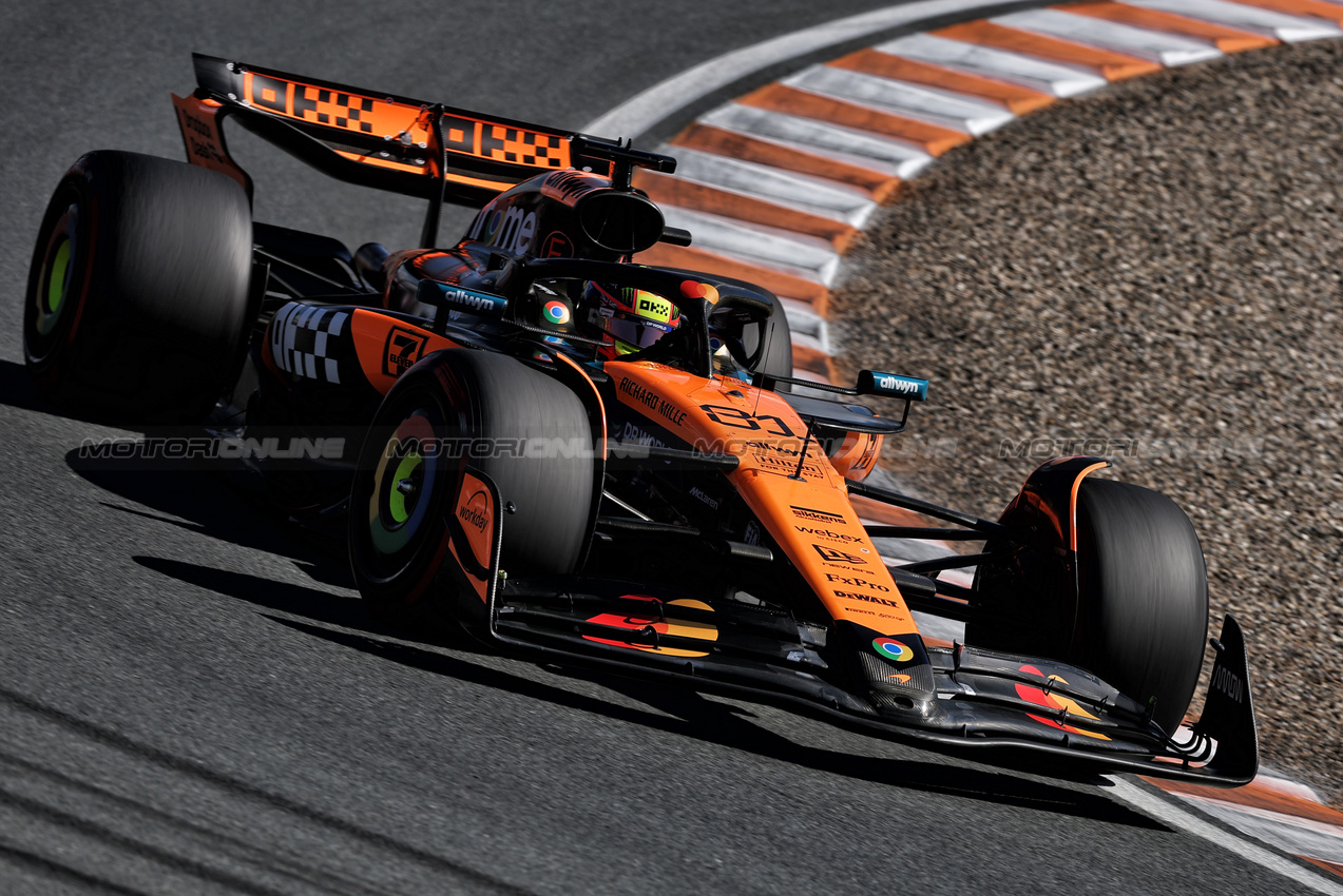 GP OLANDA, Oscar Piastri (AUS) McLaren MCL39.

30.08.2025. Formula 1 World Championship, Rd 15, Dutch Grand Prix, Zandvoort, Netherlands, Qualifiche Day.

- www.xpbimages.com, EMail: requests@xpbimages.com © Copyright: Charniaux / XPB Images