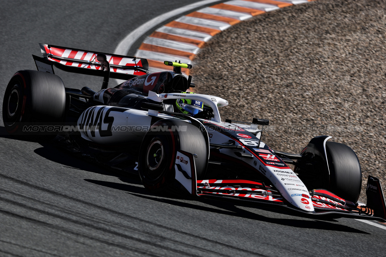 GP OLANDA, Oliver Bearman (GBR) Haas VF-25.

30.08.2025. Formula 1 World Championship, Rd 15, Dutch Grand Prix, Zandvoort, Netherlands, Qualifiche Day.

- www.xpbimages.com, EMail: requests@xpbimages.com © Copyright: Charniaux / XPB Images